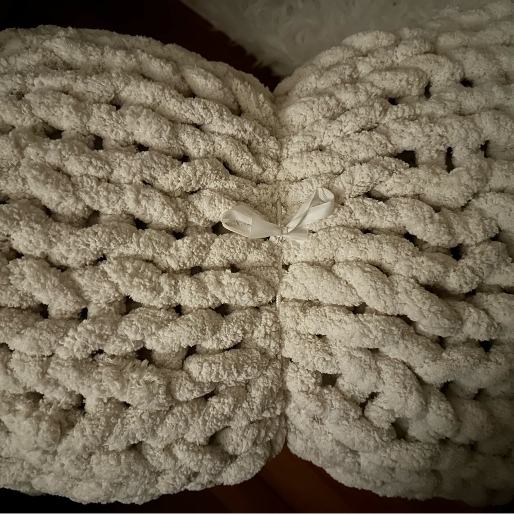 Chunky Knot Throw Blanket In Color Cream, Navy Blue and Light Green.